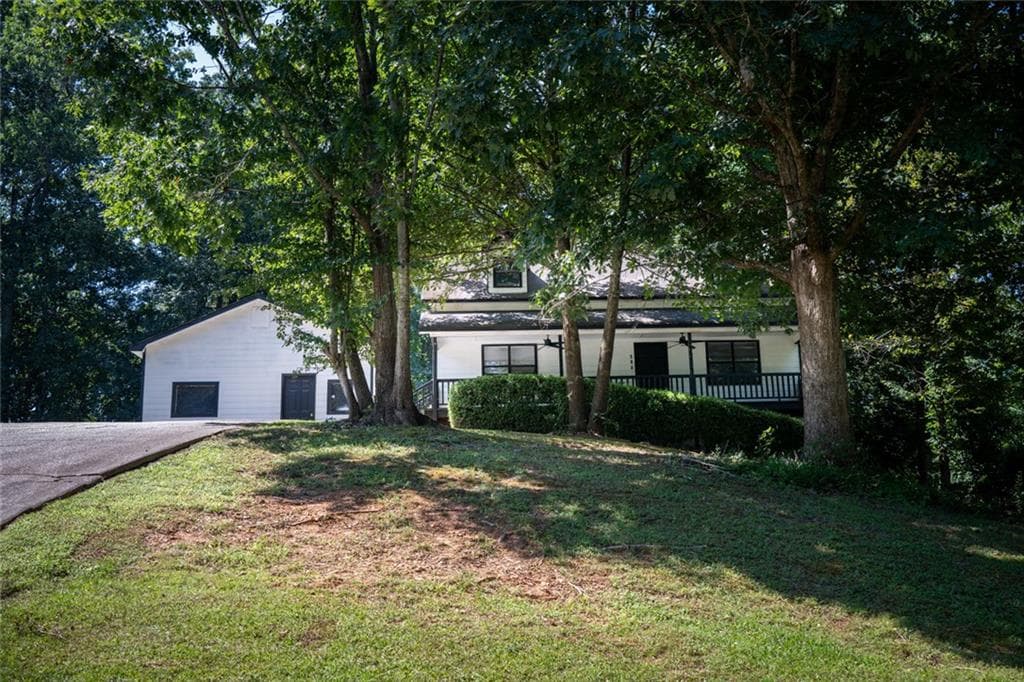 4 bedroom, 2 bathroom, 1,320 sq ft single family residence for sale at 615 Brooks St Street, Dallas, GA 30157