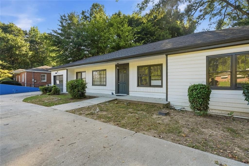 4 bedroom, 1 bathroom, 2,006 sq ft single family residence under contract at 6220 Oakdale Road, Mableton, GA 30126