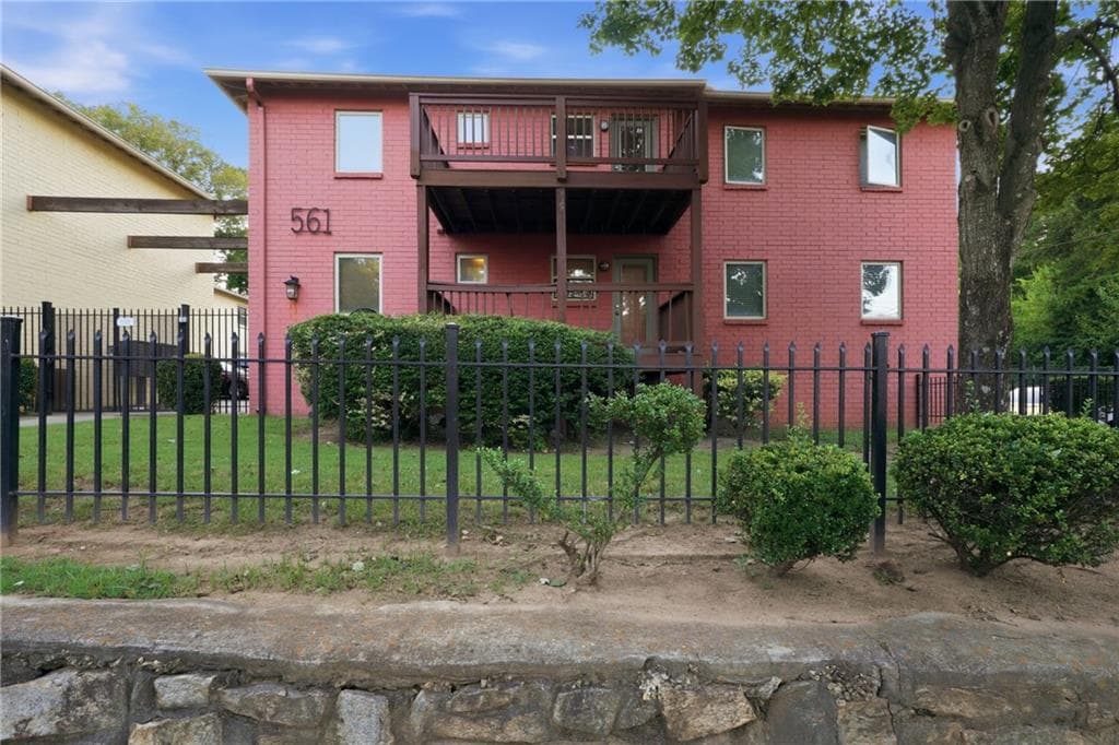 2 bedroom, 1 bathroom, 588 sq ft condominium for sale at 561 Formwalt Street 2, Atlanta, GA 30312