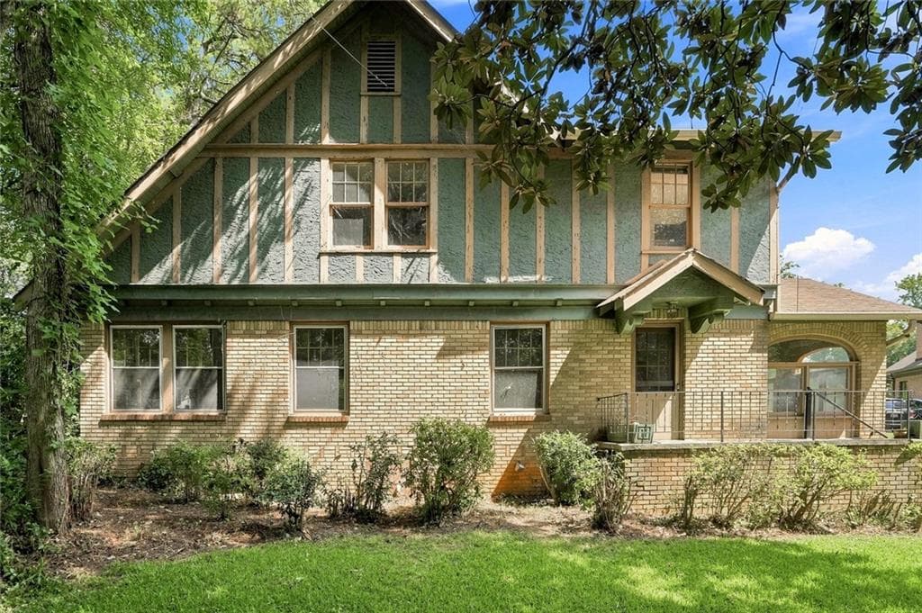 4 bedroom, 3 bathroom, 2,526 sq ft single family residence under contract at 1656 Ridgewood Drive, Atlanta, GA 30307