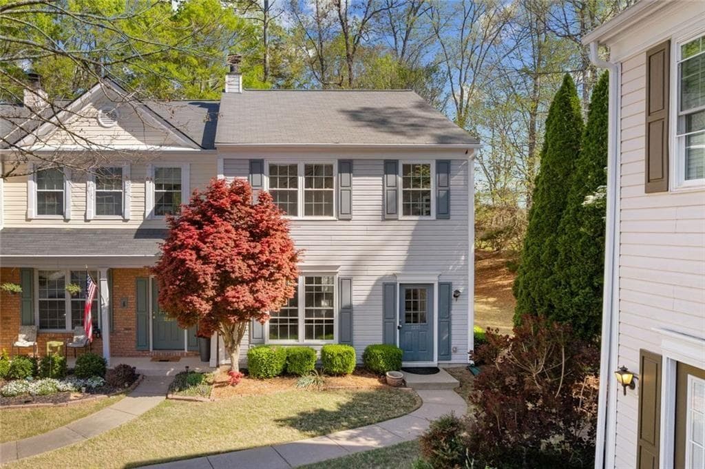 3 bedroom, 3 bathroom, 1,360 sq ft townhouse under contract at 1215 Whitestone Ridge, Alpharetta, GA 30005