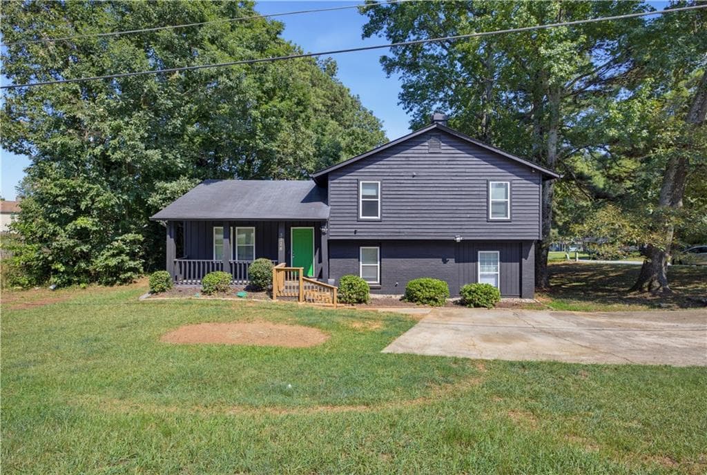 4 bedroom, 2 bathroom, 1,630 sq ft single family residence for sale at 3328 Clevemont Way, Ellenwood, GA 30294