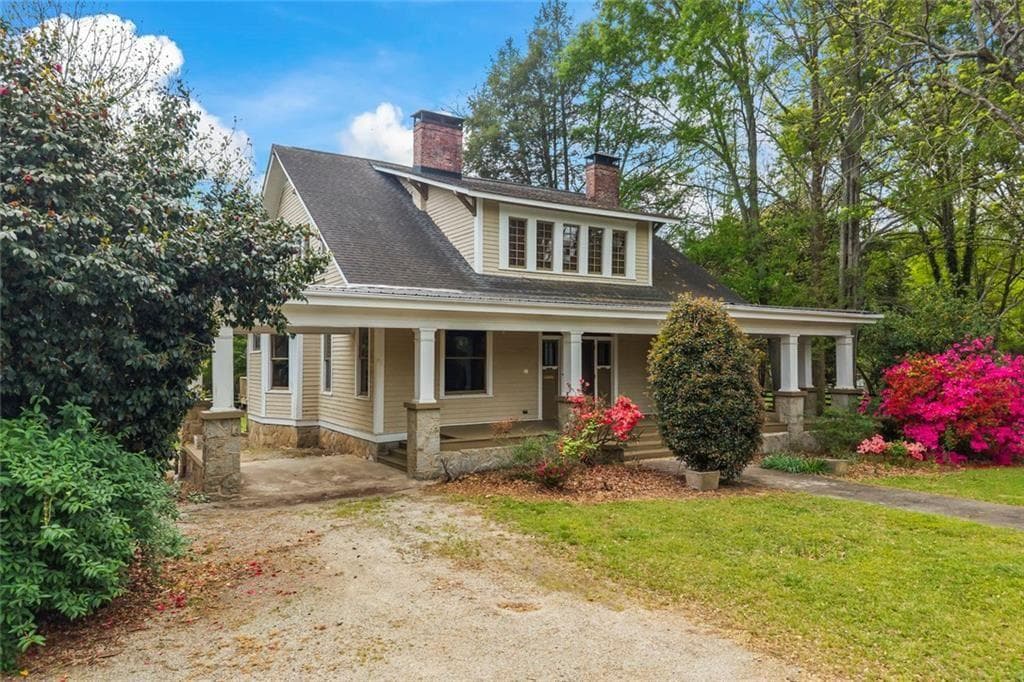 5 bedroom, 2 bathroom, 3,415 sq ft single family residence for sale at 344 Hartwell Road, Lavonia, GA 30553