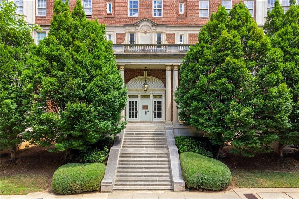 2 bedroom, 3 bathroom, 1,480 sq ft condominium for sale at 30 5th Street 1008, Atlanta, GA 30308