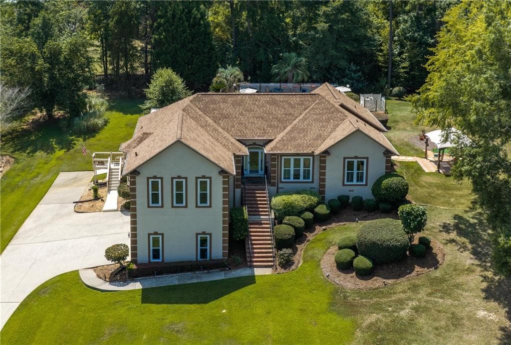 4 bedroom, 3 bathroom, 2,631 sq ft single family residence under contract at 353 Hillridge Cove, Lizella, GA 31052