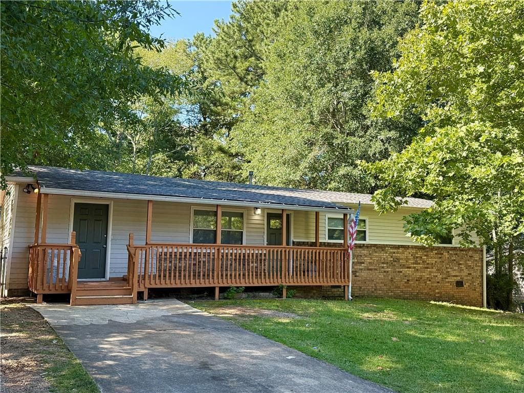 3 bedroom, 2 bathroom, 1,408 sq ft single family residence for sale at 1414 Sycamore Drive, Kennesaw, GA 30152