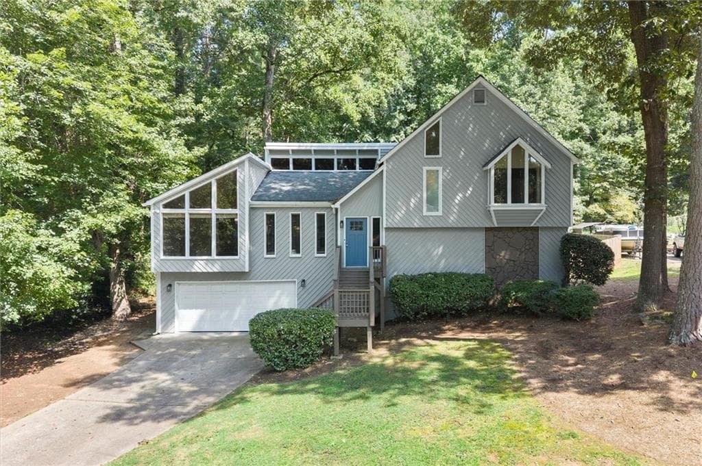 4 bedroom, 3 bathroom, 3,045 sq ft single family residence for sale at 2866 Lexington Trace, Marietta, GA 30062