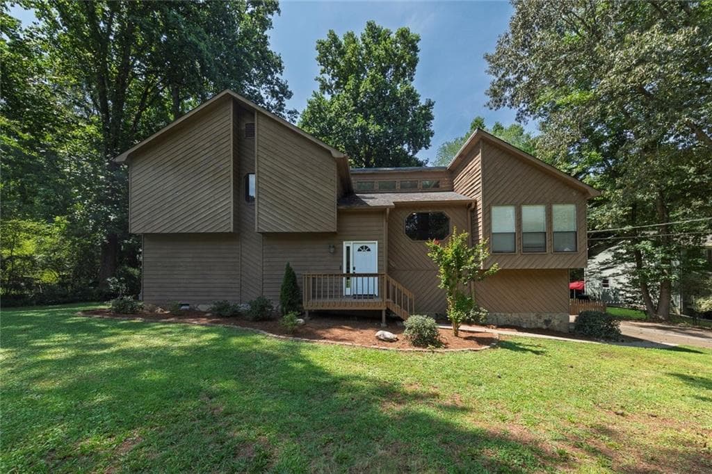4 bedroom, 4 bathroom, 2,292 sq ft single family residence for sale at 6499 Will Dupree Lane, Acworth, GA 30102