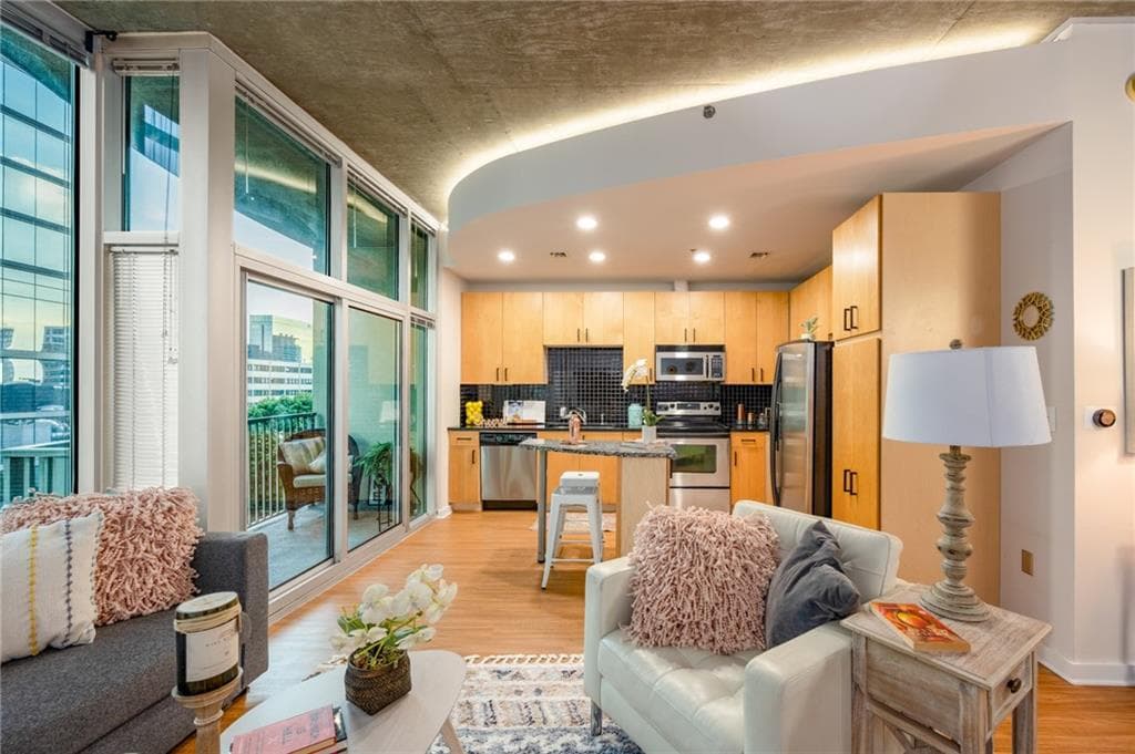 1 bedroom, 1 bathroom, 754 sq ft condominium for sale at 923 Peachtree Street 825, Atlanta, GA 30309