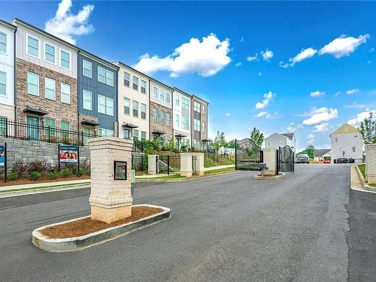 2 bedroom, 4 bathroom, 1,280 sq ft townhouse for sale at 2635 Creekside Drive, Atlanta, GA 30318