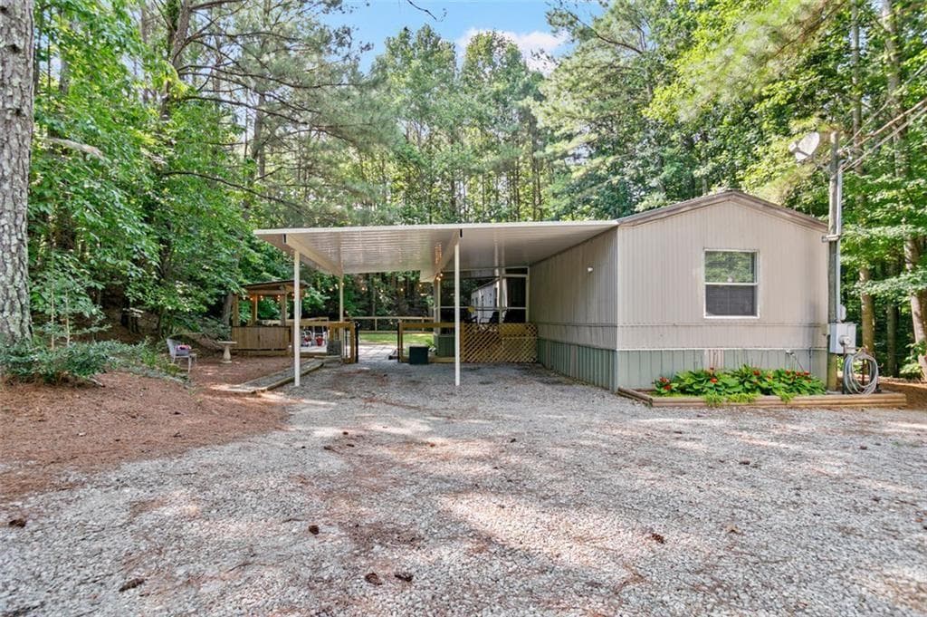3 bedroom, 2 bathroom, 1,280 sq ft single family residence for sale at 5002 Bee Tree Road, Acworth, GA 30102