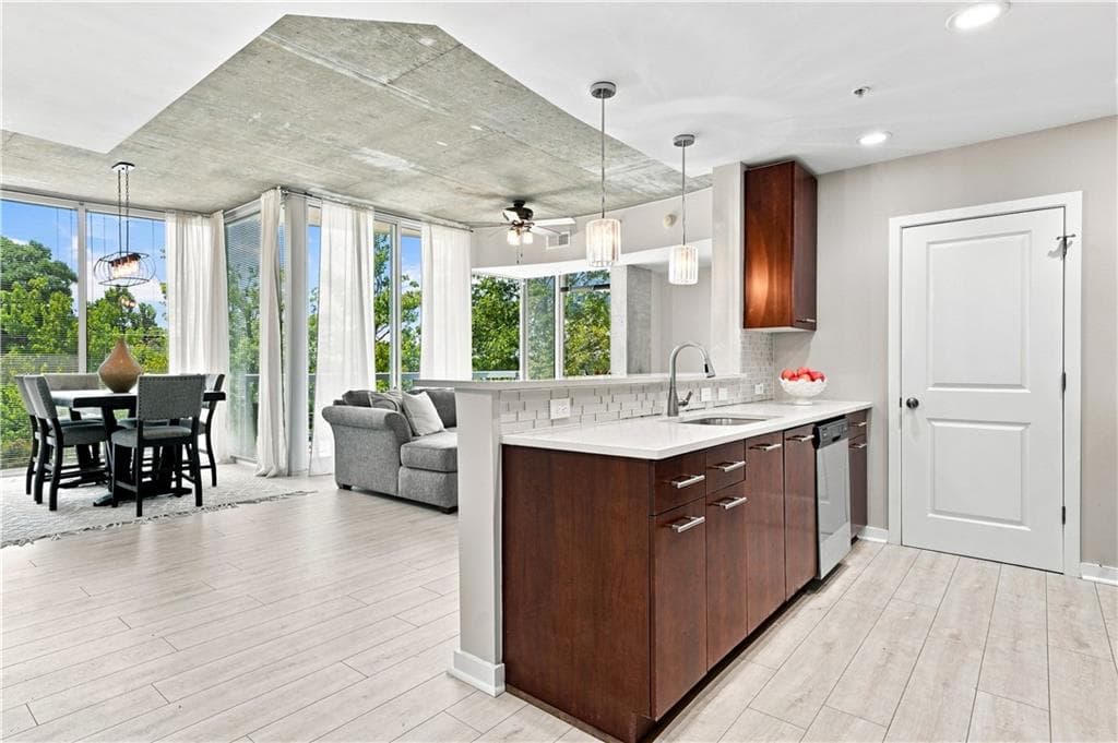 1 bedroom, 1 bathroom, 1,103 sq ft condominium for sale at 3300 Windy Ridge Parkway 621, Atlanta, GA 30339