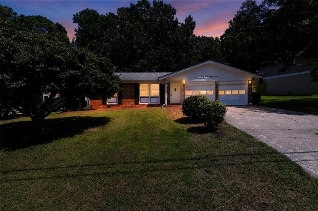 3 bedroom, 2 bathroom, 1,359 sq ft single family residence for sale at 3589 Creatwood Trail, Smyrna, GA 30080