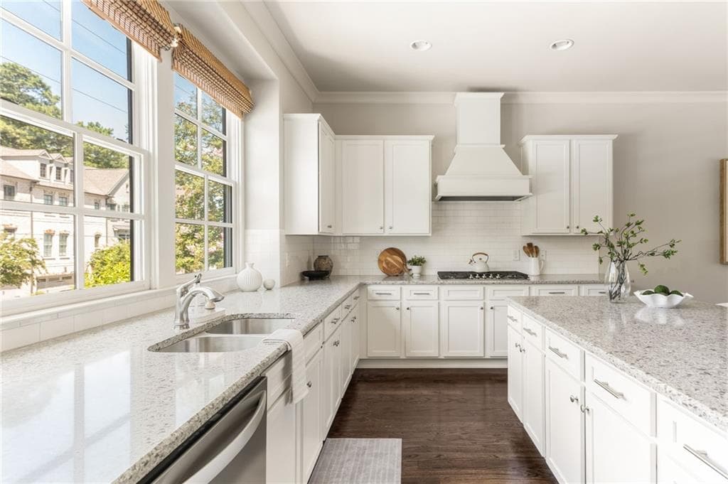 3 bedroom, 4 bathroom, 2,524 sq ft townhouse for sale at 2531 Skyland Drive, Atlanta, GA 30319