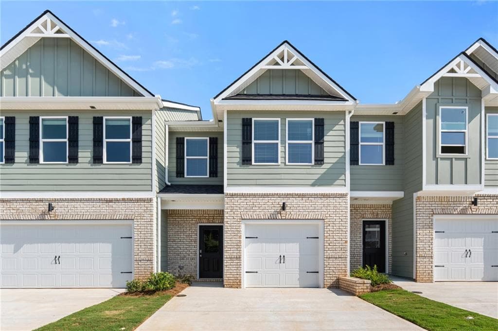 3 bedroom, 3 bathroom, 1,598 sq ft townhouse for sale at 8312 Columbia Court, Palmetto, GA 30268
