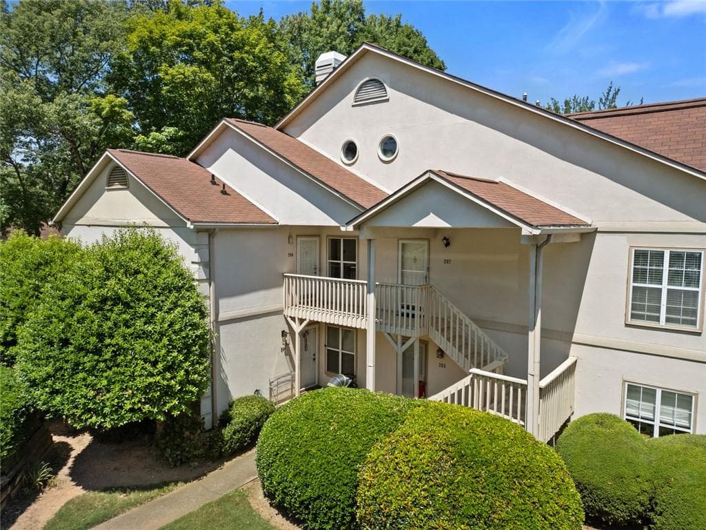 2 bedroom, 2 bathroom, 1,594 sq ft condominium for sale at 208 Bridge Lane, Smyrna, GA 30082