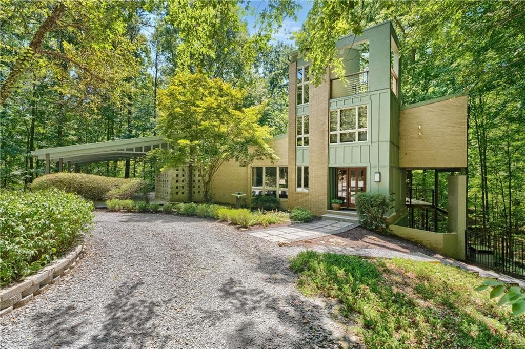 3 bedroom, 3 bathroom, 4,041 sq ft single family residence under contract at 126 Nickajack Road, Mableton, GA 30126