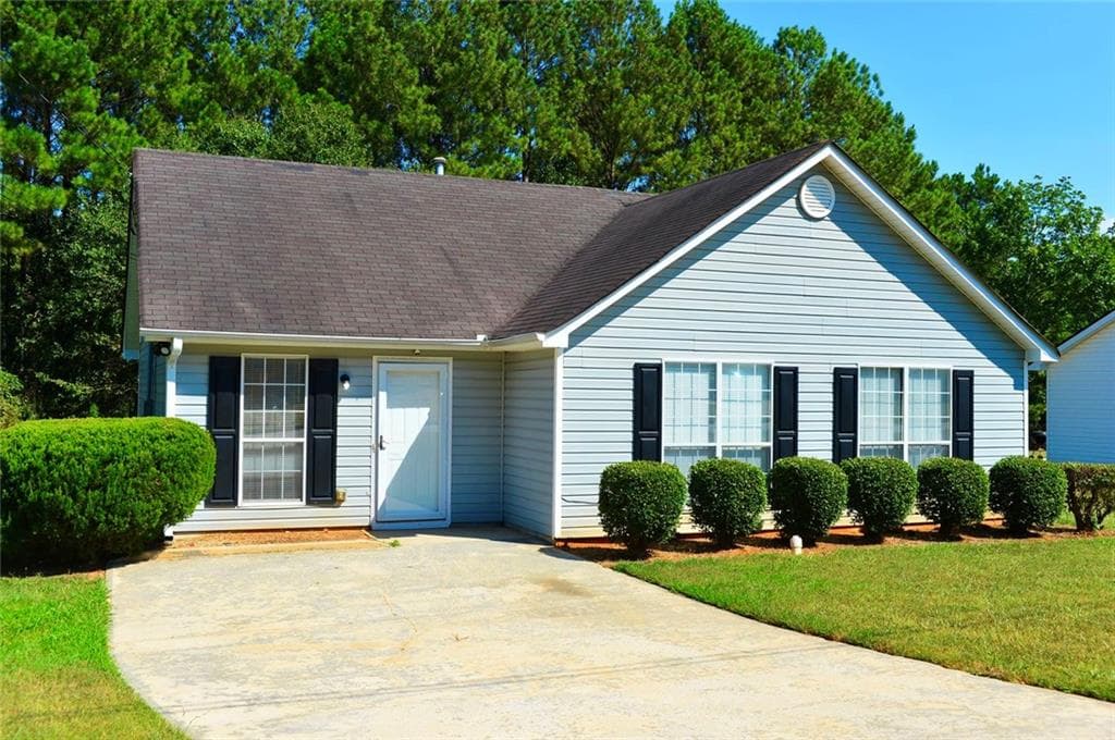3 bedroom, 2 bathroom, 1,170 sq ft single family residence for sale at 4256 Viewpoint Lane, Ellenwood, GA 30294