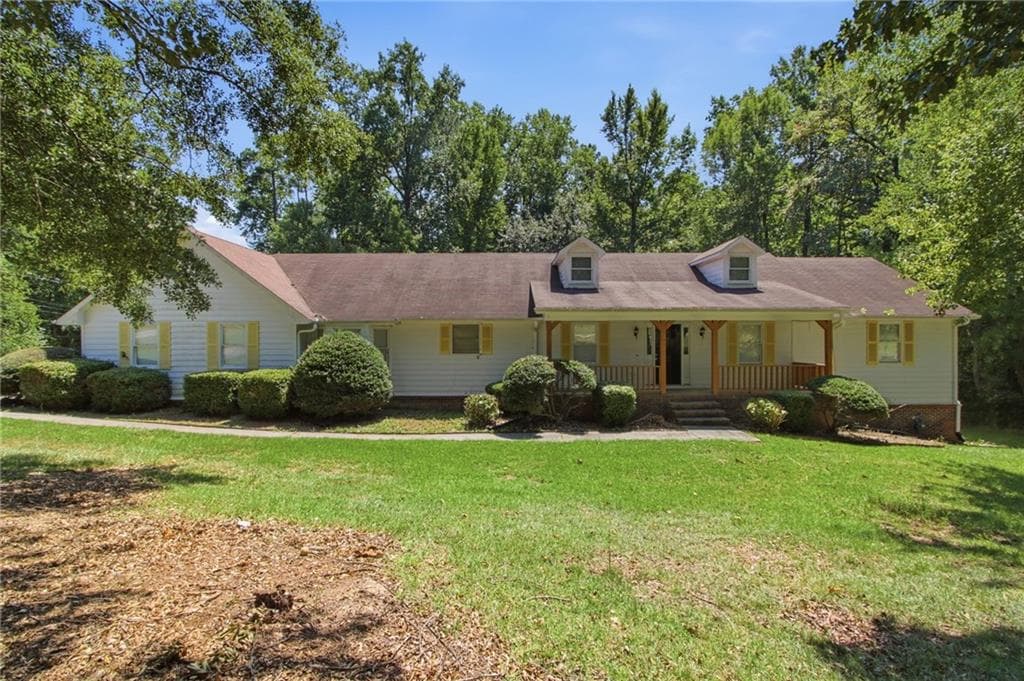 3 bedroom, 3 bathroom, 2,402 sq ft single family residence for sale at 226 David Larsen Drive, Stockbridge, GA 30281