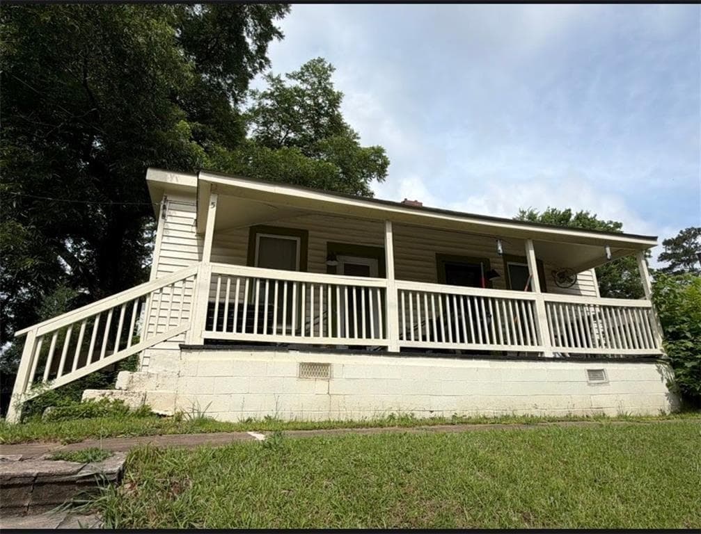 3 bedroom, 2 bathroom, 1,548 sq ft single family residence for sale at 5 Spruce Street, Porterdale, GA 30014