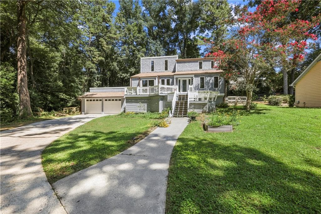 3 bedroom, 3 bathroom, 2,580 sq ft single family residence under contract at 2753 Holly Ridge Circle, Marietta, GA 30062