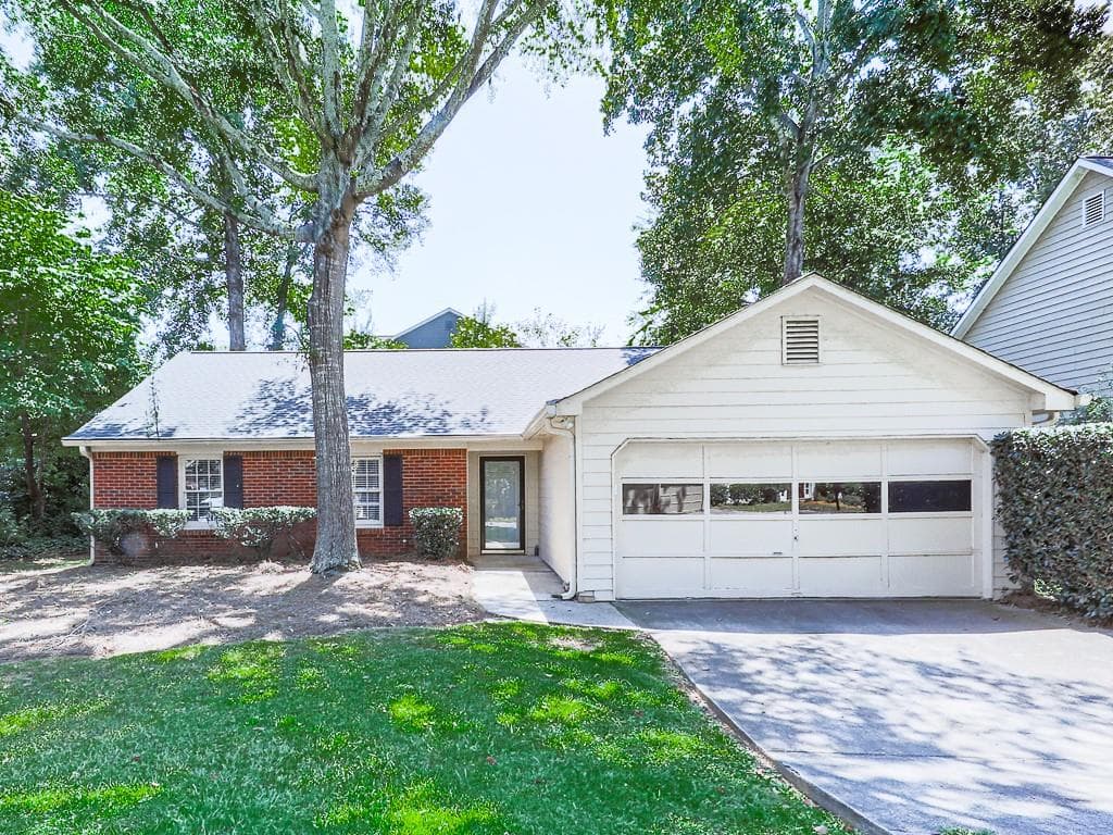 3 bedroom, 2 bathroom, 1,507 sq ft single family residence for sale at 650 Radford Circle, Woodstock, GA 30188