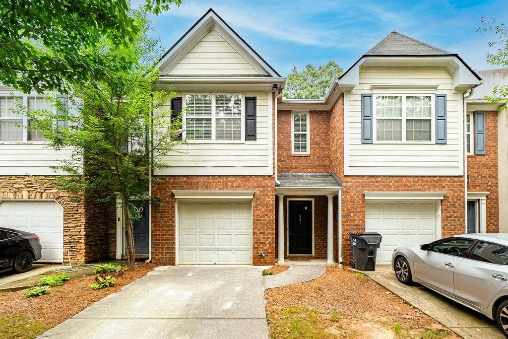 3 bedroom, 3 bathroom, 1,536 sq ft townhouse under contract at 941 Abbey Park Way, Lawrenceville, GA 30044