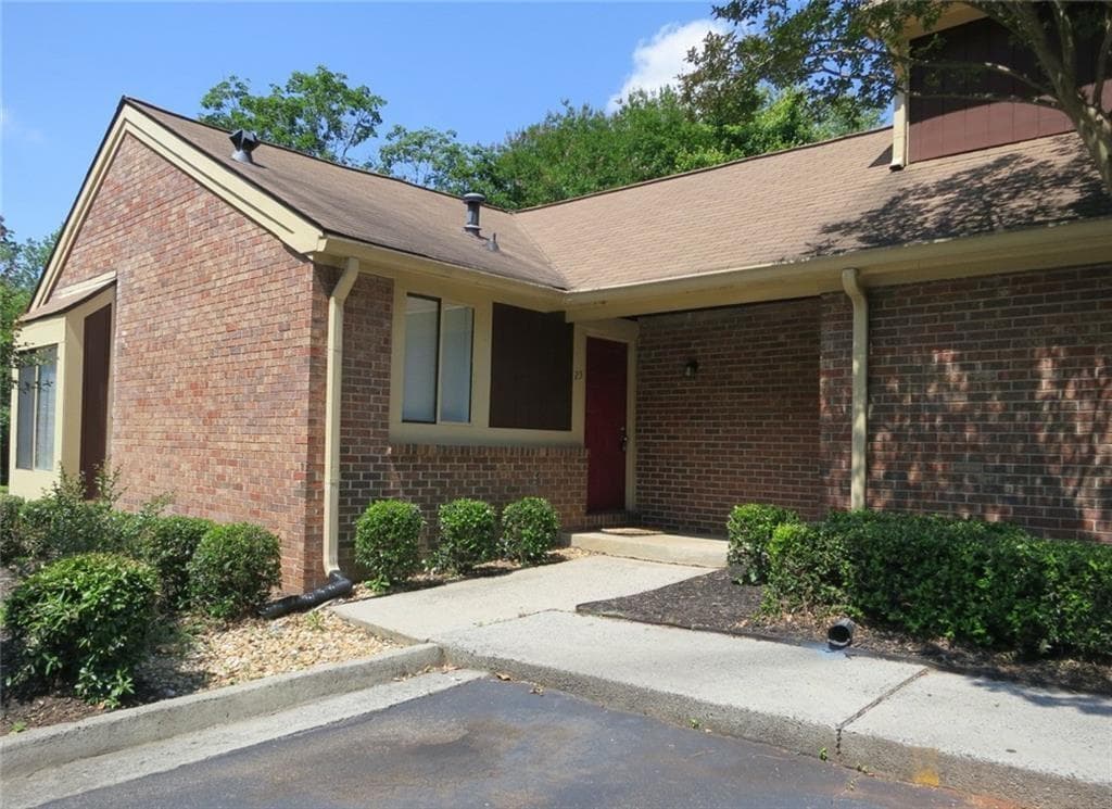 2 bedroom, 1 bathroom, 807 sq ft townhouse for rent at 25 Country Court, Alpharetta, GA 30005 for $1,875 a month
