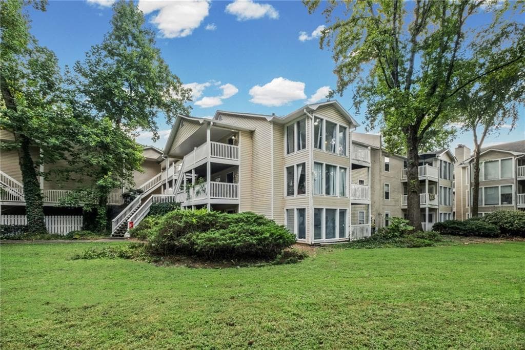 2 bedroom, 1 bathroom, 1,197 sq ft condominium for sale at 209 Augusta Drive, Marietta, GA 30067