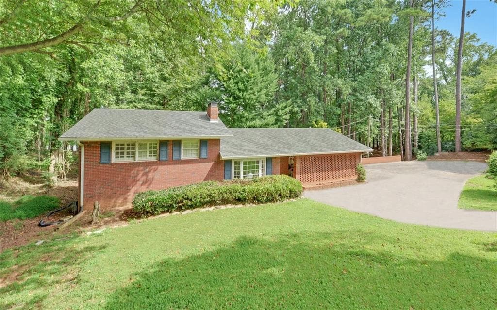 3 bedroom, 3 bathroom, 2,104 sq ft single family residence for sale at 4593 T Moore Road, Oakwood, GA 30566