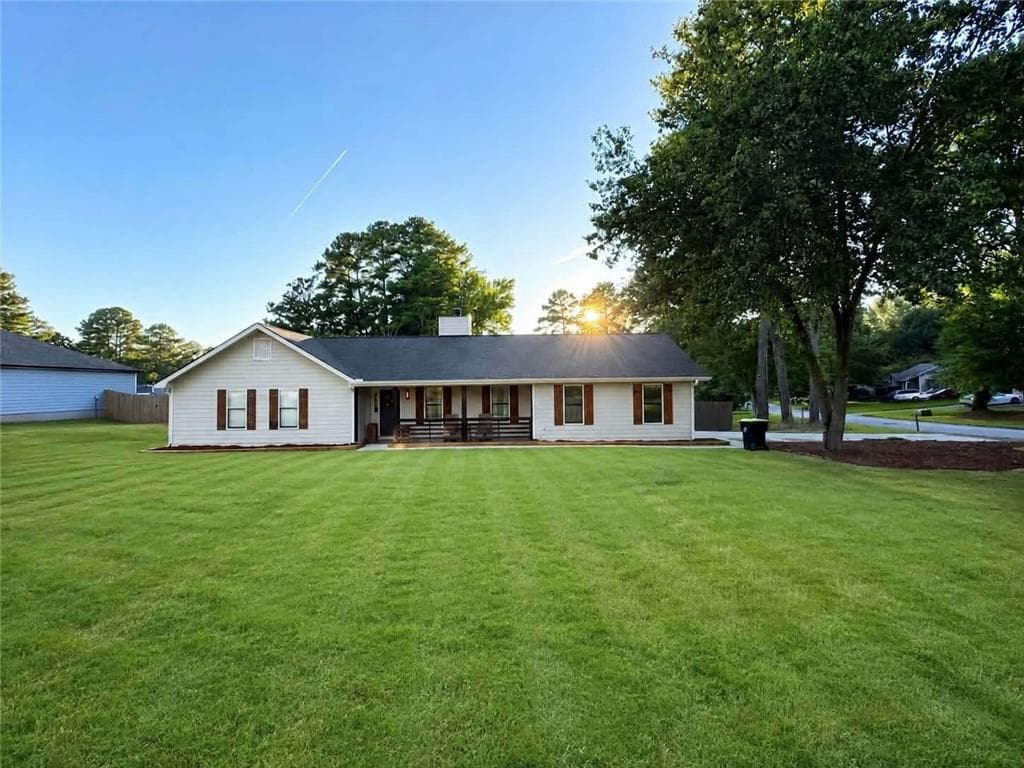 3 bedroom, 2 bathroom, 1,824 sq ft single family residence under contract at 808 Darlington Drive, Jonesboro, GA 30238