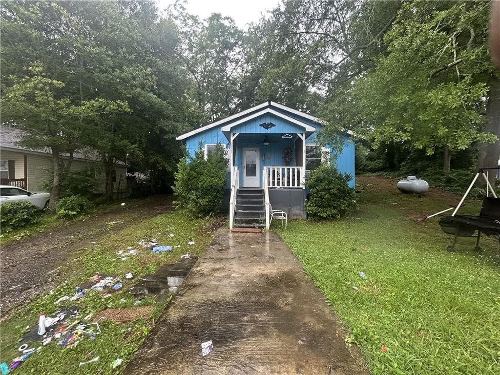3 bedroom, 1 bathroom, 1,120 sq ft single family residence under contract at 211 W Mulberry Street, LaGrange, GA 30240