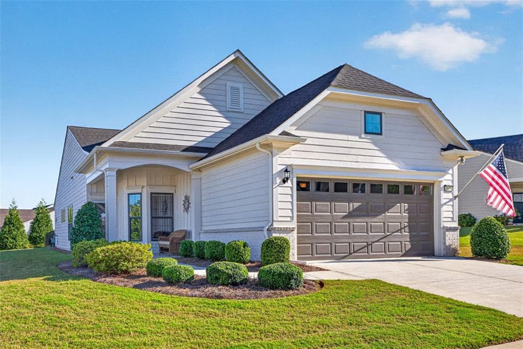 3 bedroom, 2 bathroom, 1,600 sq ft single family residence under contract at 5939 Rollingwood Way, Hoschton, GA 30548