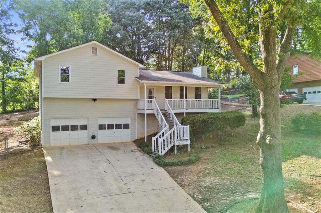 3 bedroom, 2 bathroom, 1,920 sq ft single family residence under contract at 33 Dalena Way, Dallas, GA 30157