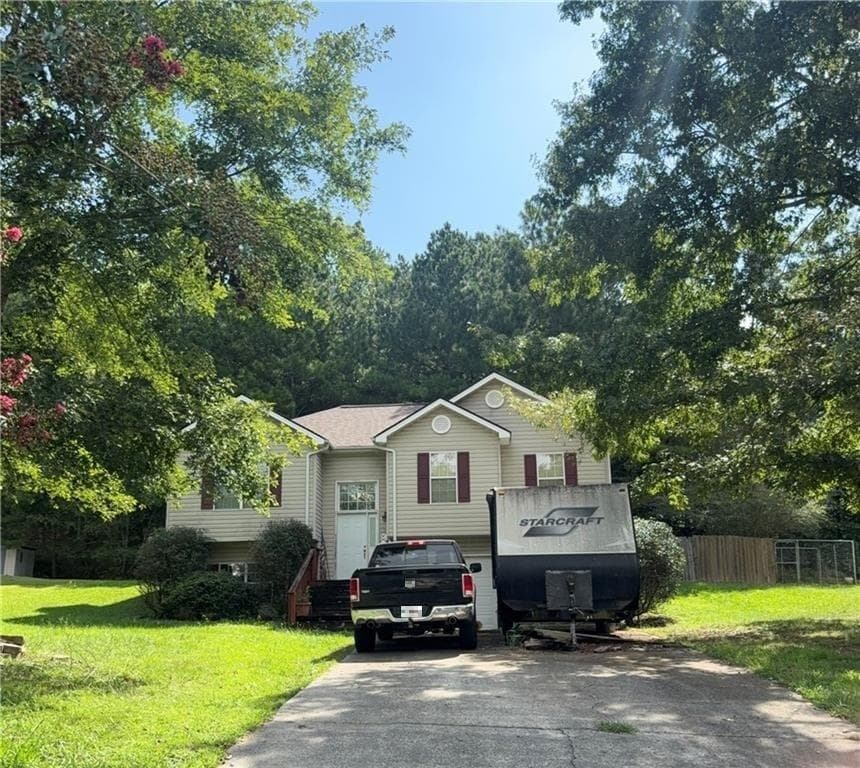 3 bedroom, 2 bathroom, 1,692 sq ft single family residence under contract at 133 HUNTERS XING SE Crossing, Calhoun, GA 30701