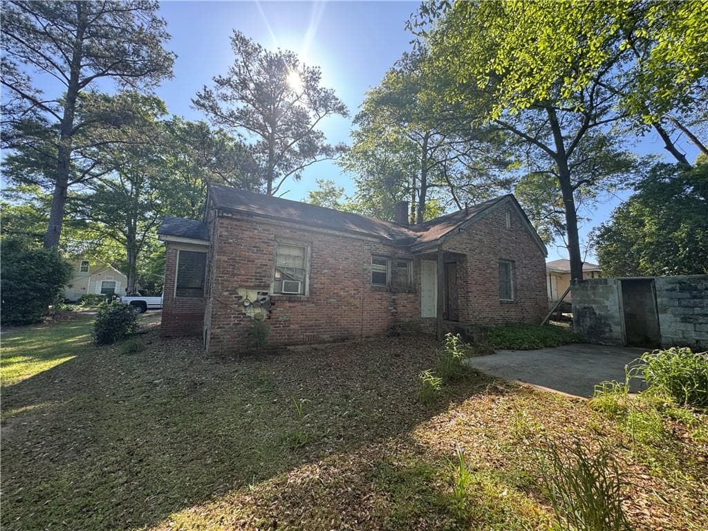 3 bedroom, 1 bathroom, 1,110 sq ft single family residence for sale at 1727 Eveline Avenue, Macon, GA 31204