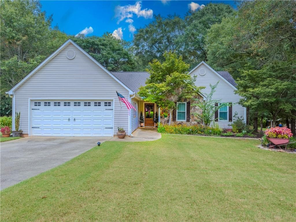 3 bedroom, 2 bathroom, 1,577 sq ft single family residence for sale at 1505 Nunnally Way, Monroe, GA 30655
