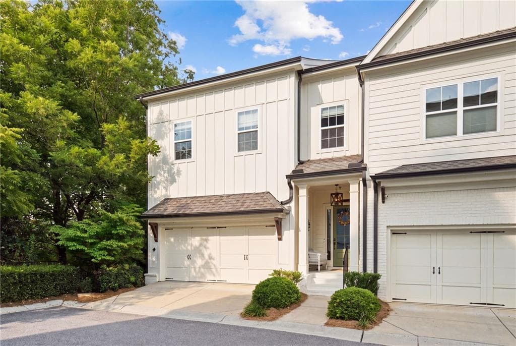 4 bedroom, 4 bathroom, 3,650 sq ft townhouse under contract at 300 Banbury Crossing, Alpharetta, GA 30009