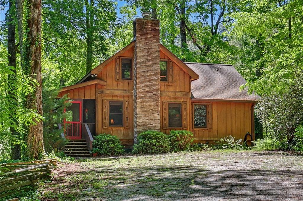 2 bedroom, 2 bathroom, 1,186 sq ft single family residence for sale at 102 Moses Road, Rabun Gap, GA 30568