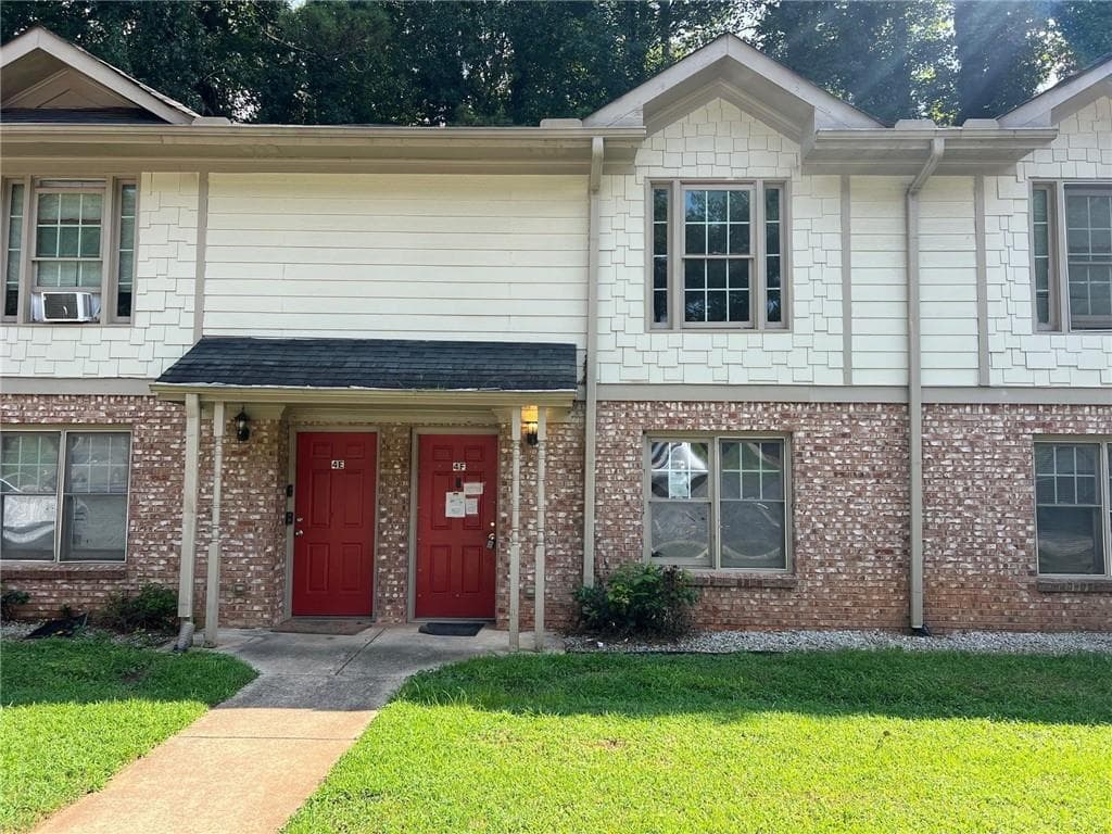 2 bedroom, 2 bathroom, 1,178 sq ft townhouse for sale at 1660 Stanton Road 4F, Atlanta, GA 30311
