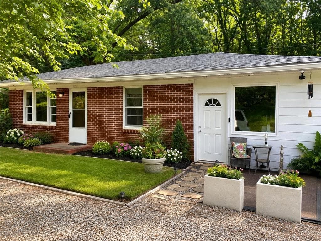 2 bedroom, 2 bathroom, 720 sq ft single family residence for sale at 1360 Tallassee Road, Athens, GA 30606