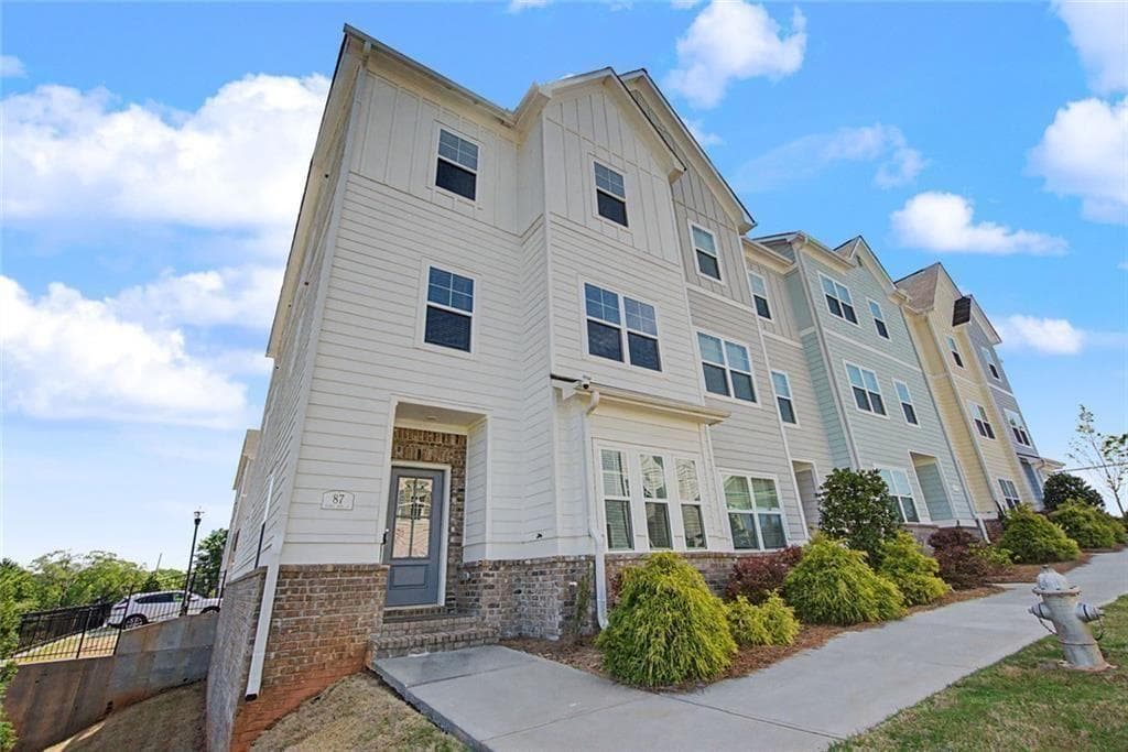 3 bedroom, 4 bathroom, 2,889 sq ft townhouse for sale at 87 Rising Fawn Lane, Marietta, GA 30060
