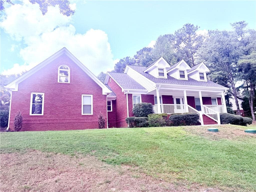 4 bedroom, 3 bathroom, 2,240 sq ft single family residence under contract at 2660 Sandy Creek Circle, Loganville, GA 30052