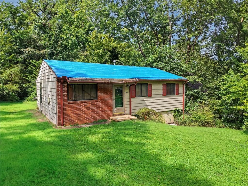 3 bedroom, 1 bathroom, 900 sq ft single family residence under contract at 2190 Addison Place, Atlanta, GA 30318