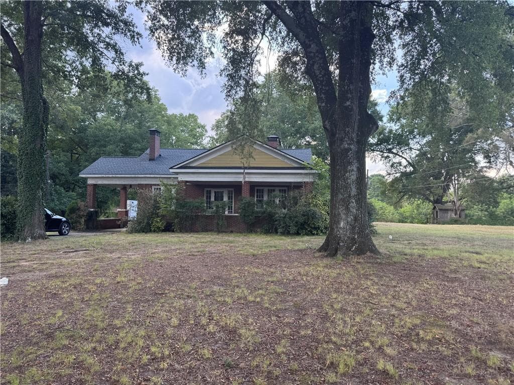 5 bedroom, 1 bathroom, 2,200 sq ft single family residence for sale at 523 Old Tennessee Highway, White, GA 30184