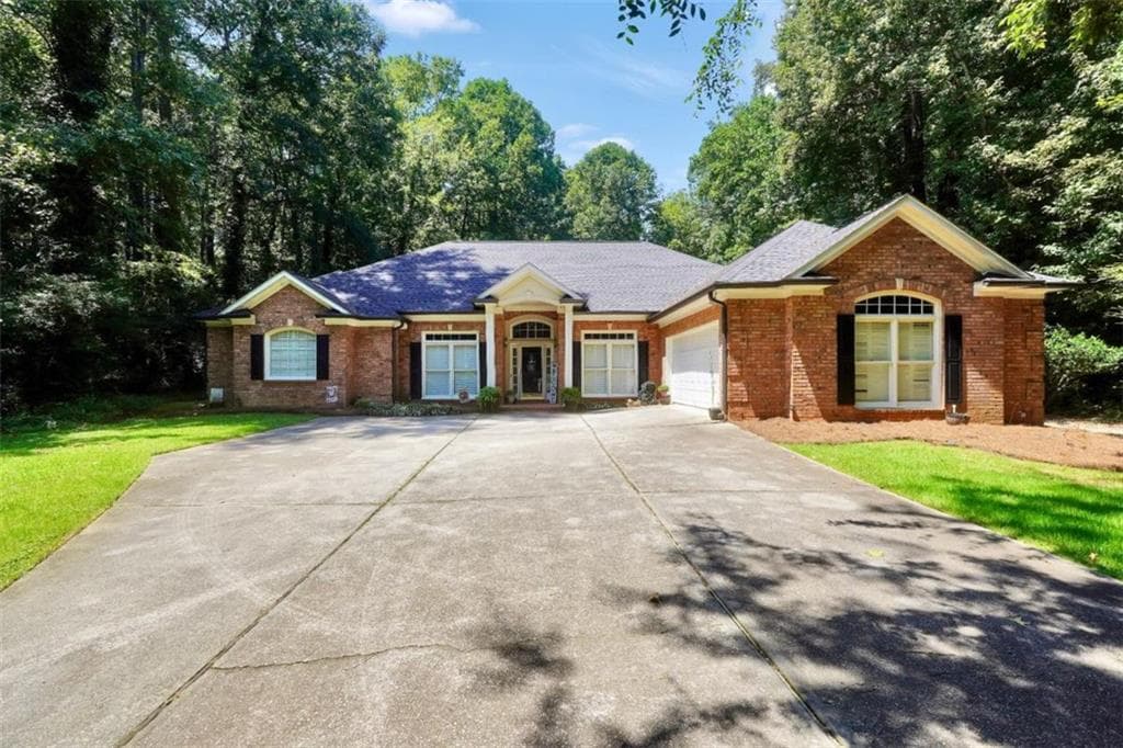 4 bedroom, 3 bathroom, 2,437 sq ft single family residence for sale at 2434 Creekside Trace, Jonesboro, GA 30236