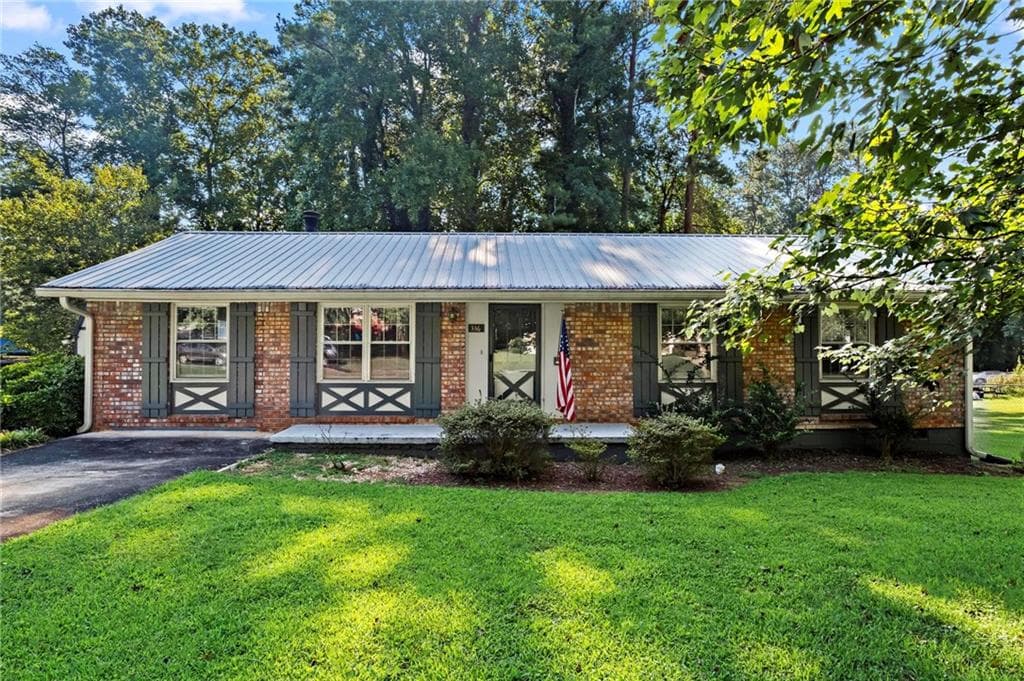 3 bedroom, 2 bathroom, 1,325 sq ft single family residence for sale at 3361 Pawnee Trail, Marietta, GA 30060
