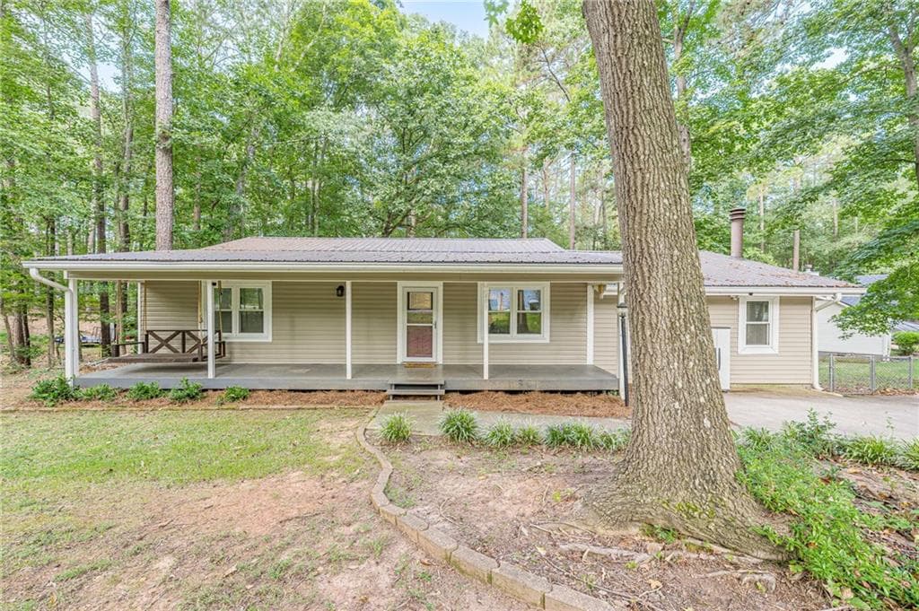 3 bedroom, 3 bathroom, 2,100 sq ft single family residence for sale at 489 Pelican Circle, Monticello, GA 31064