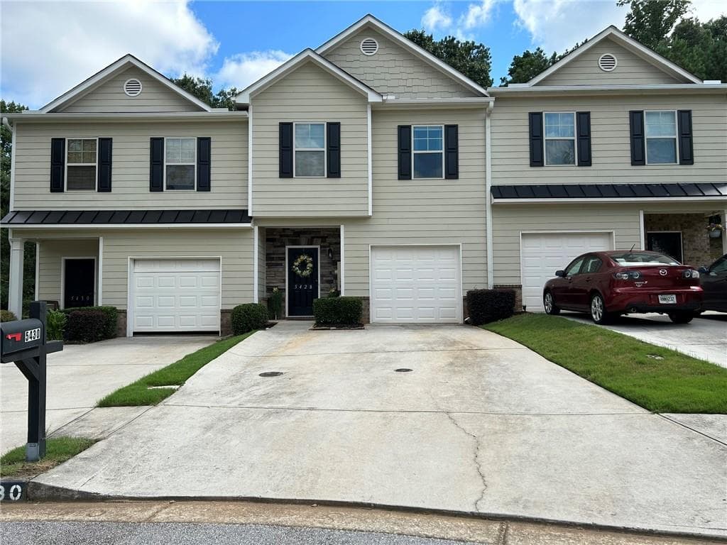 3 bedroom, 3 bathroom, 1,564 sq ft townhouse for sale at 5428 Sycamore Court, Oakwood, GA 30566
