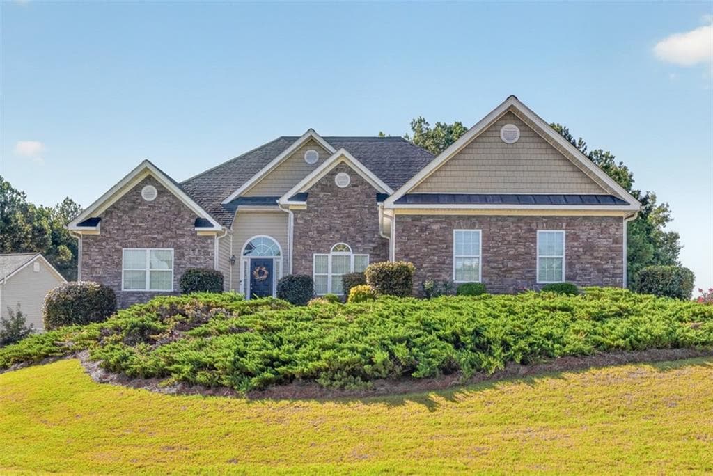 4 bedroom, 2 bathroom, 2,059 sq ft single family residence under contract at 1129 Woodmere Drive, Loganville, GA 30052